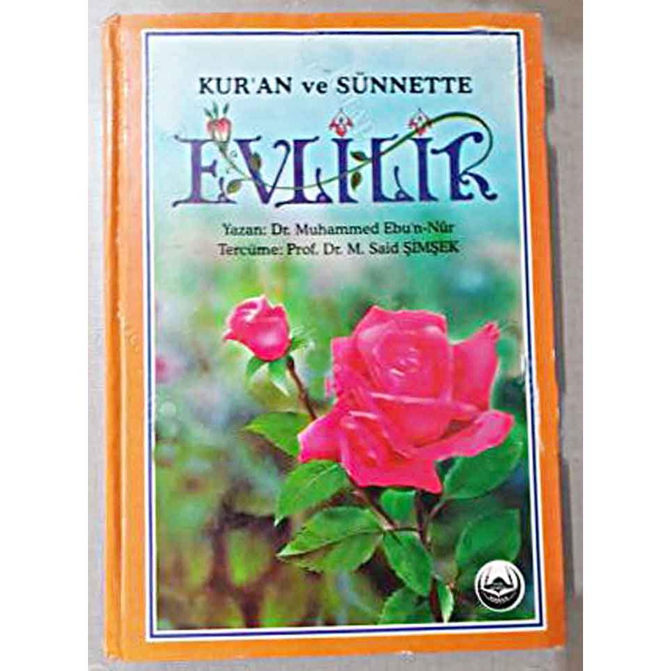 Kur'an ve Sünnette Evlilik kitabı kapak görseli, pembe gül resimli.